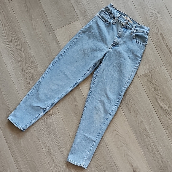 Levi's High Waisted Mom Jeans, Size 26 - Picture 2 of 16